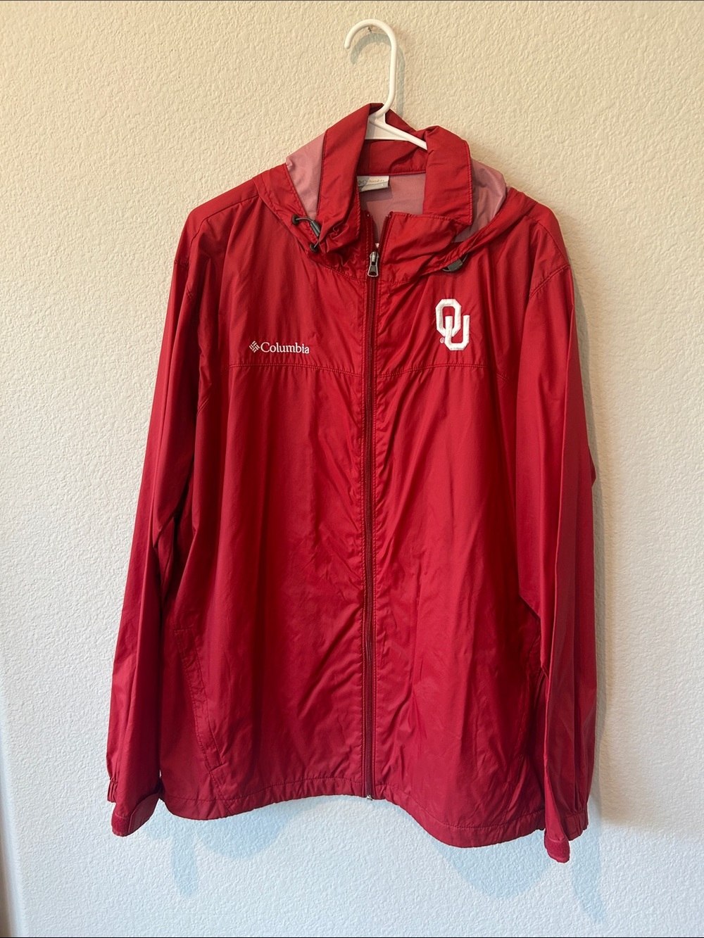 Columbia Red OU Hooded rain shell/ windbreaker‎
